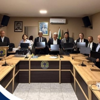 C�mara de S�o Jos� de Espinharas realiza sess�o ordin�ria e entrega notebook para uso dos vereadores